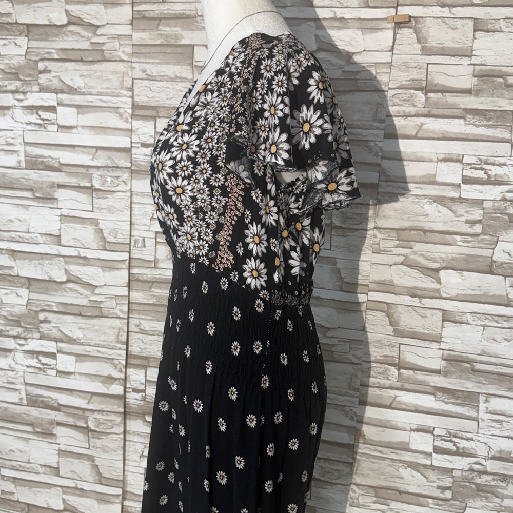 REPOSHED Black Daisy-Print V-Neck Maxi Dress - Picture 4 of 12